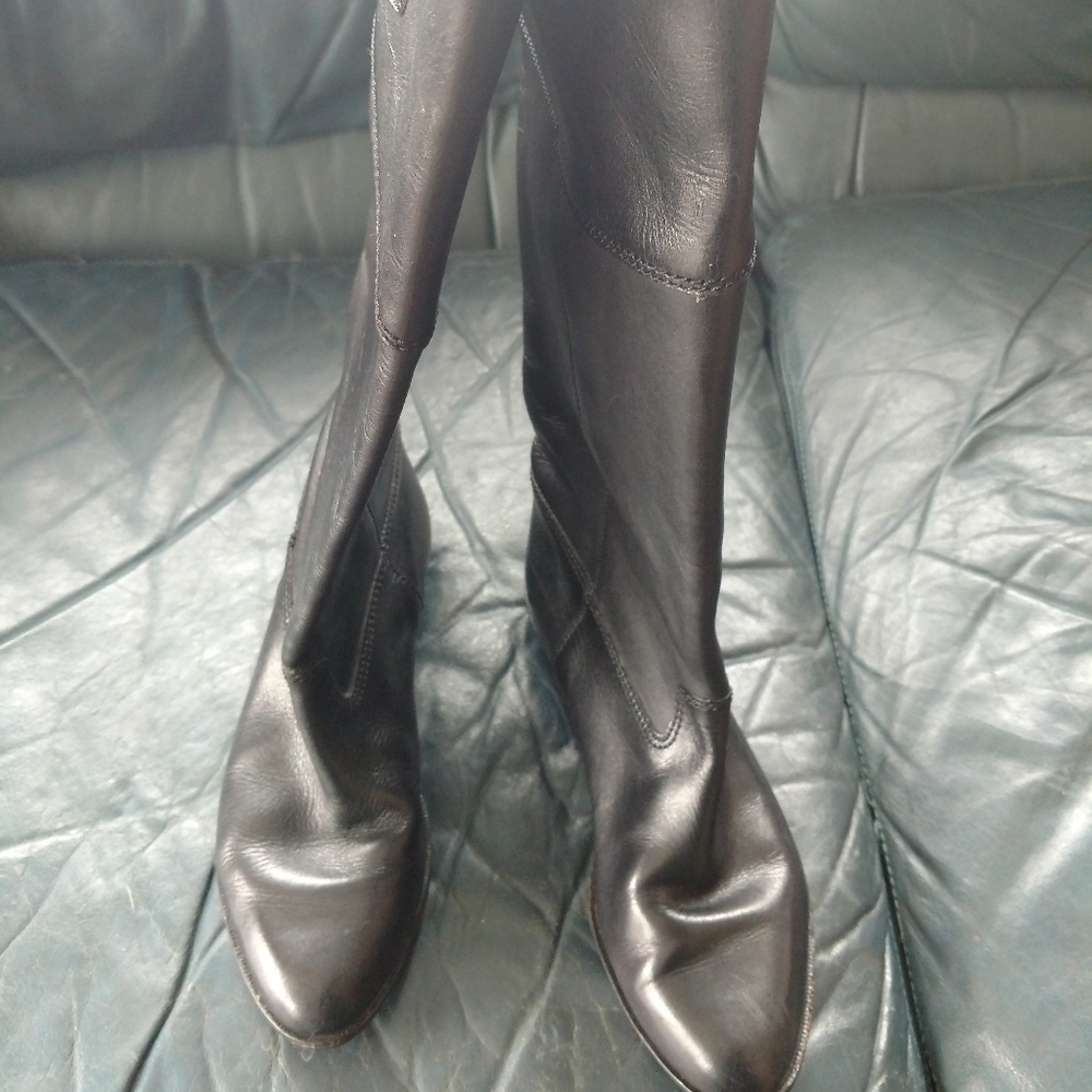 Woman's leather riding boots